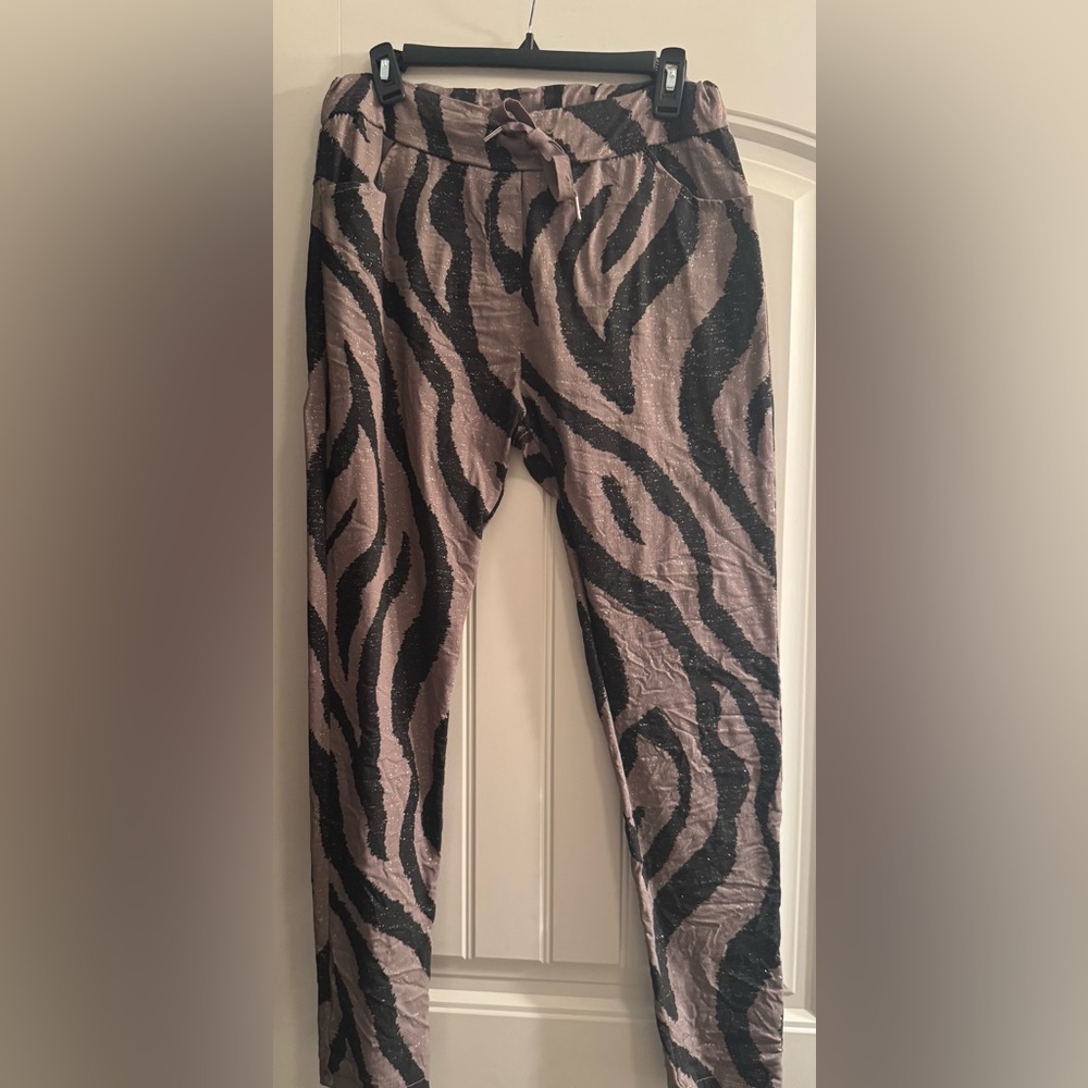 Gigi Moda Italian women’s pants Zebra print with glitter. One size fits all. NEW